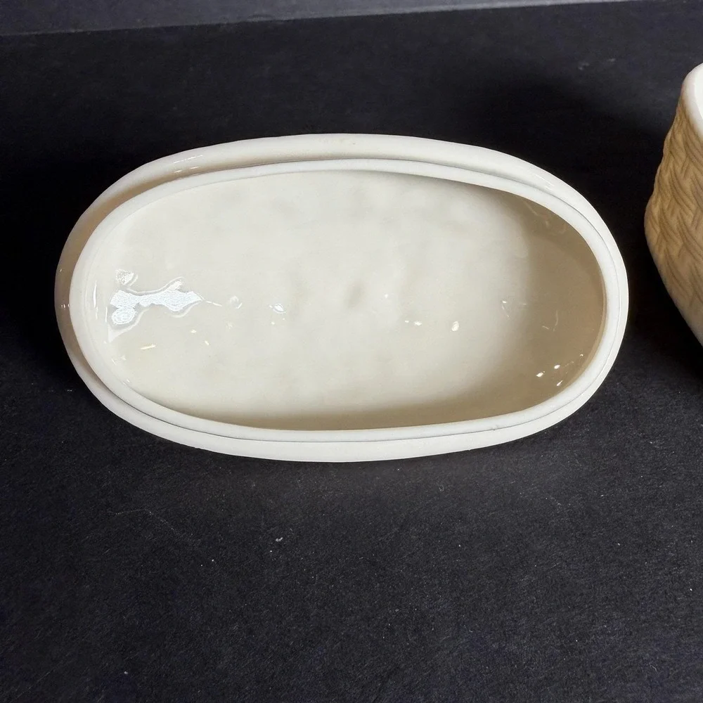 Vtg BELLEEK Ireland Porcelain Lidded Trinket Box Shamrocks Basketweave